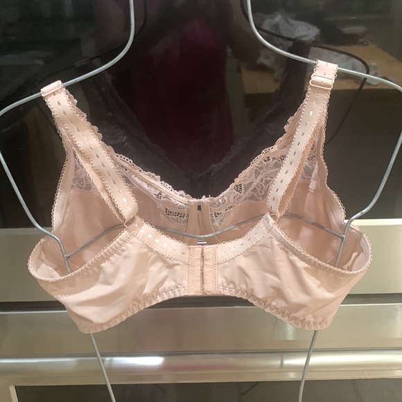 Non padded underwire 38D soft dusty pink lace bra. See photos for details. - Picture 8 of 16